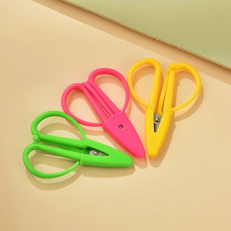 Scissors Stainless Craft - กรรไกรขนาดเล็กพกพาพร้อมฝาครอบ สแตนเลส คมกริบ ด้ามจับซิลิโคนนุ่ม สำหรับเดินทาง ตัดกระดาษ