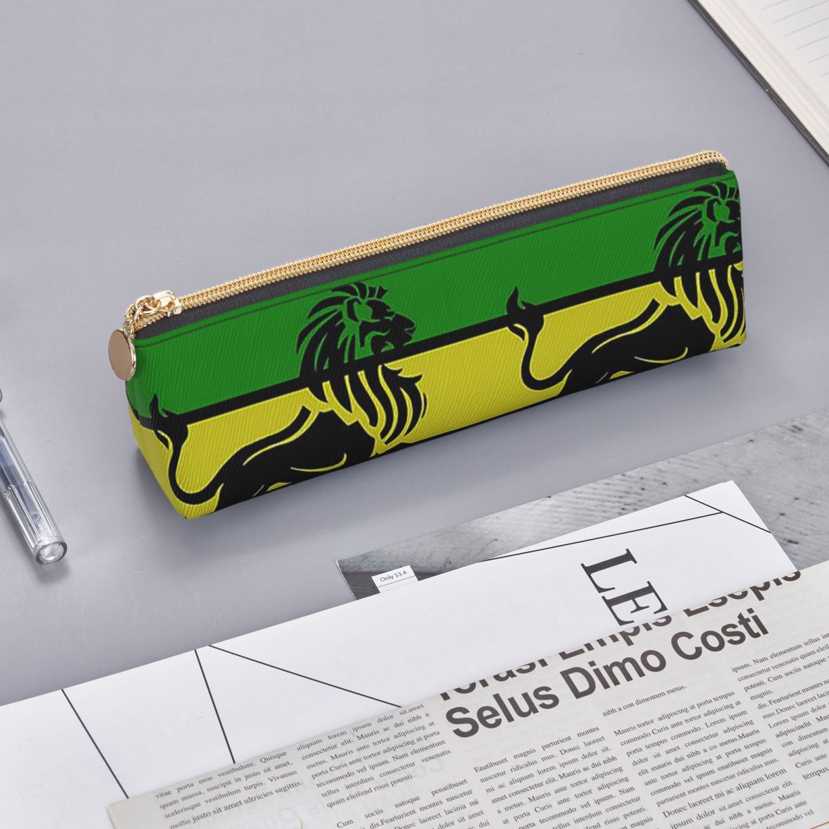 Lion Stationery & Office Supply(Kunshan)Co.Ltd - กล่องดินสอ ลายสิงโตราสต้าสีดำบนธงราสต้า จาเมกา เร็กเก้ สำหรับเด็กนักเรียน